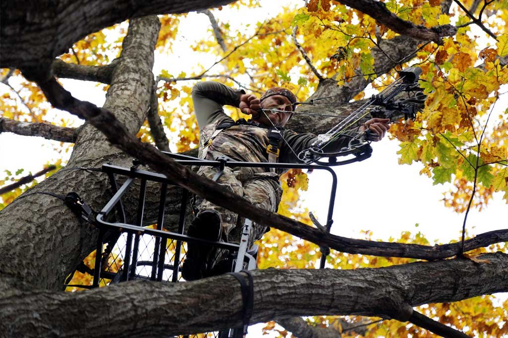 How to properly use a tree stand safety harness